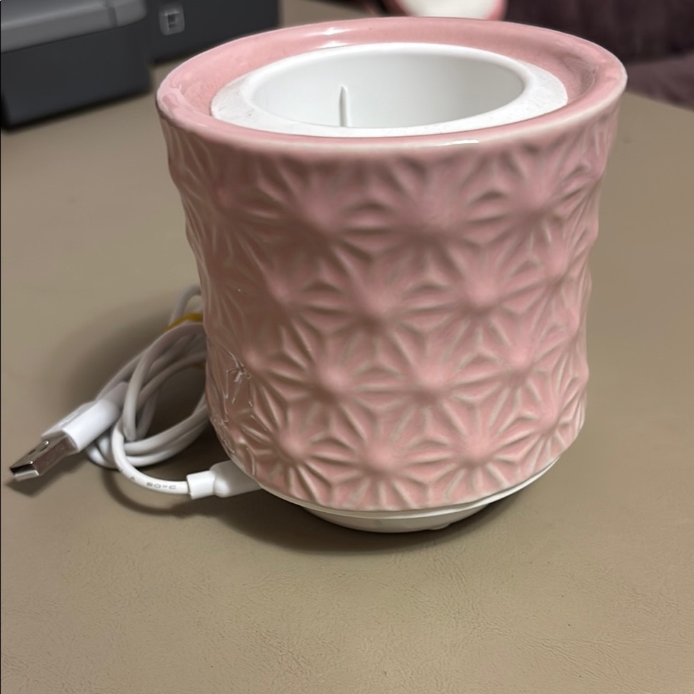 Scentsy Pink and White Scentsy air pod with Textured Accents